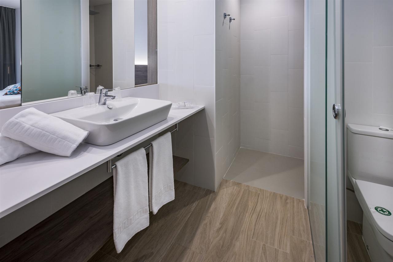 Chambre Triple - Vue Latérale sur Mer (3 Adultes)